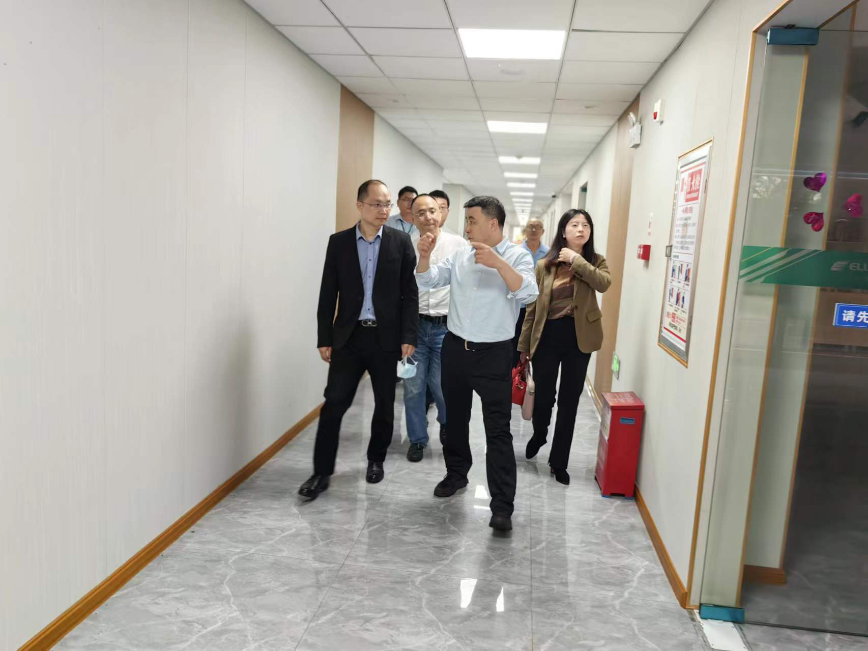 節(jié)后慰問暖人心 | 九洲集團(tuán)黨委書記、董事長楊保平一行慰問依頓電子全體員工 